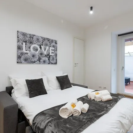 {10 Minutes From Centre} Free Wi-fi & Netflix * Рим